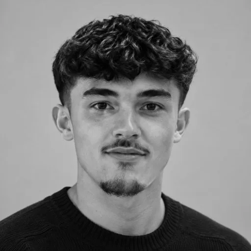 Esteban, UX & Customer Onboarding, Junyr
